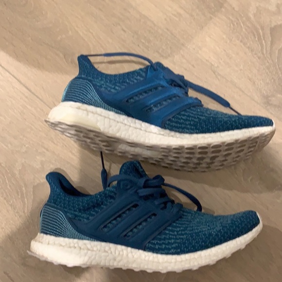 Adidas UltraBoost Parlay Size 9 - Picture 2 of 3